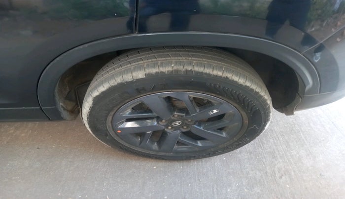 2021 Tata Harrier XZA PLUS 2.0L, Diesel, Automatic, 97,956 km, tyre