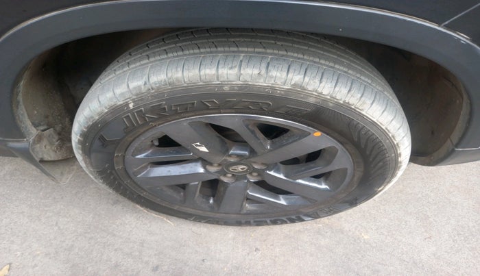 2021 Tata Harrier XZA PLUS 2.0L, Diesel, Automatic, 97,956 km, tyre