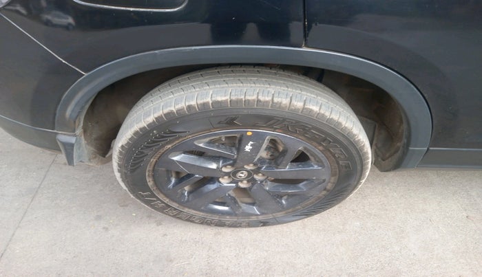 2021 Tata Harrier XZA PLUS 2.0L, Diesel, Automatic, 97,956 km, tyre