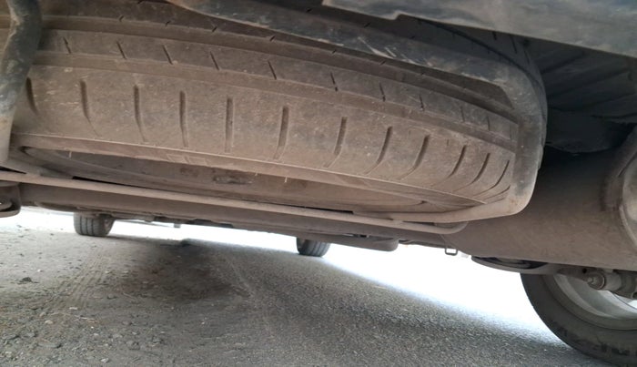 2013 Maruti Ertiga ZDI, Diesel, Manual, 1,49,878 km, tyre