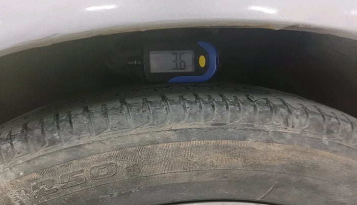 2011 Hyundai i10 MAGNA 1.2, Petrol, Manual, 31,217 km, tyre