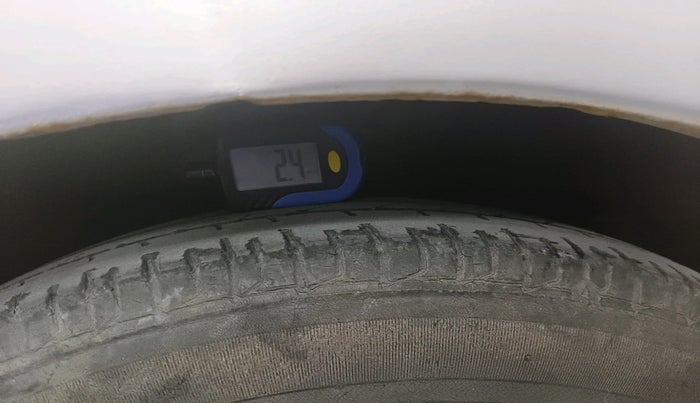 2011 Hyundai i10 MAGNA 1.2, Petrol, Manual, 31,217 km, tyre