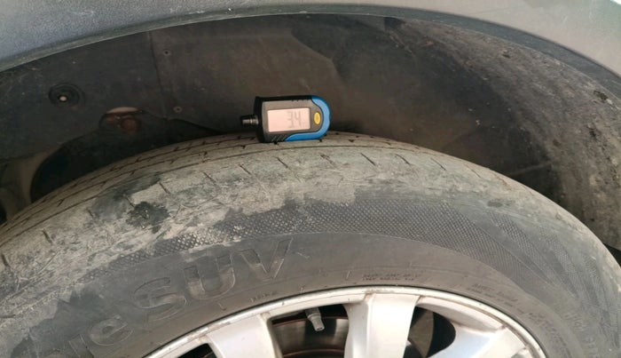 2015 Mahindra XUV500 W10, Diesel, Manual, 1,33,269 km, tyre