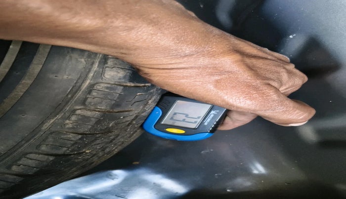 2017 Maruti Dzire VXI, Petrol, Manual, 52,630 km, tyre