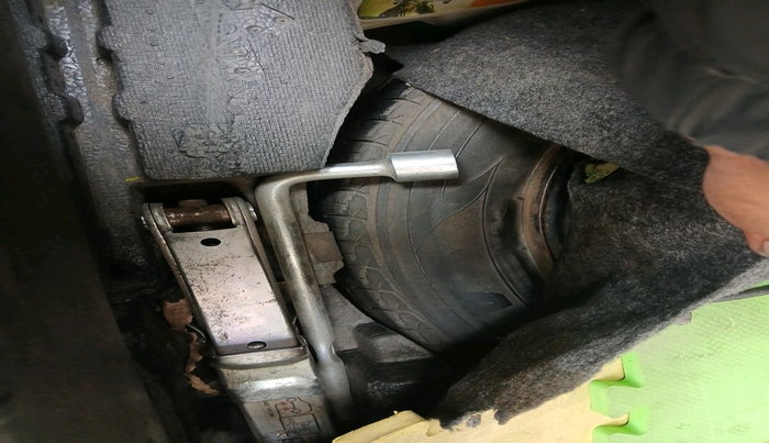 2014 Honda Amaze 1.2L I-VTEC S, Petrol, Manual, 1,54,363 km, tyre