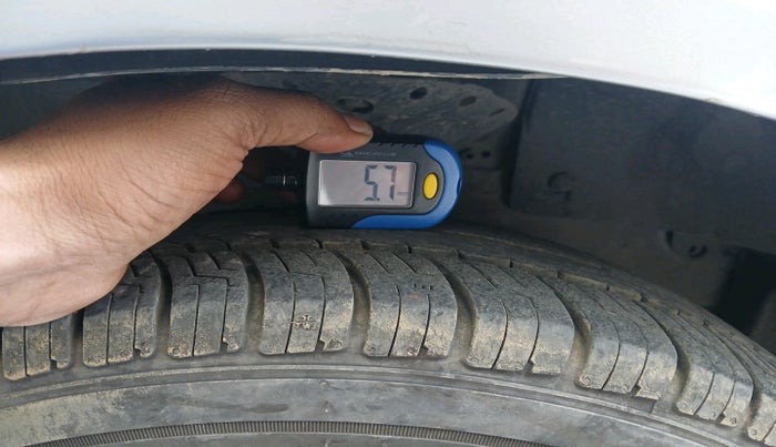 2014 Honda Amaze 1.2L I-VTEC S, Petrol, Manual, 1,54,363 km, tyre