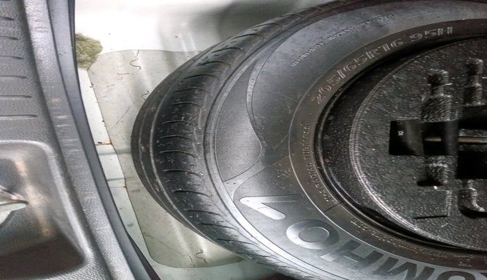 2016 Hyundai Creta SX 1.6 DIESEL, Diesel, Manual, 1,06,725 km, tyre