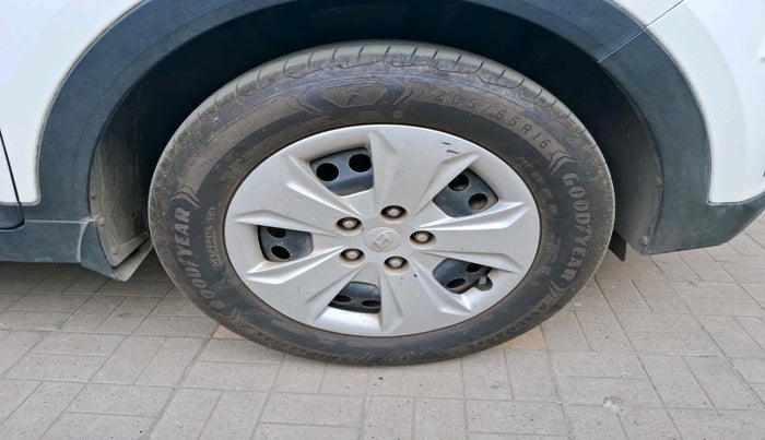 2018 Hyundai Creta E PLUS 1.6 PETROL, Petrol, Manual, 33,433 km, tyre