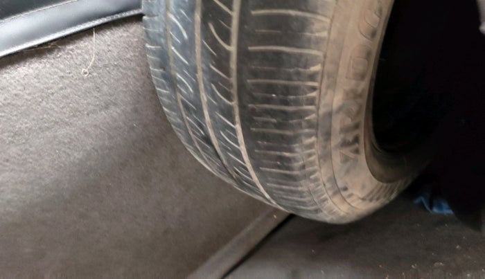 2012 Hyundai i10 MAGNA 1.1 LPG, Petrol, Manual, 94,700 km, tyre