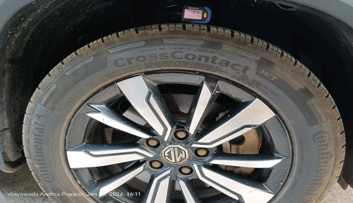 2020 MG HECTOR PLUS SHARP 2.0 DIESEL TURBO MT 6-STR, Diesel, Manual, 93,304 km, tyre