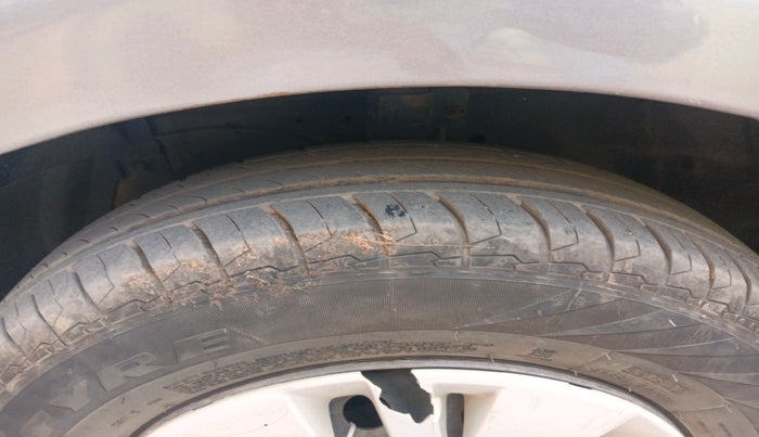 2015 Maruti Swift VDI, Diesel, Manual, 1,80,000 km, tyre