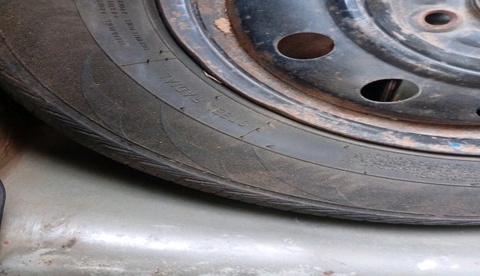 2015 Maruti Swift VDI, Diesel, Manual, 1,80,000 km, tyre