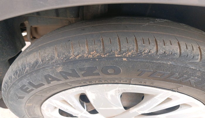 2015 Maruti Swift VDI, Diesel, Manual, 1,80,000 km, tyre