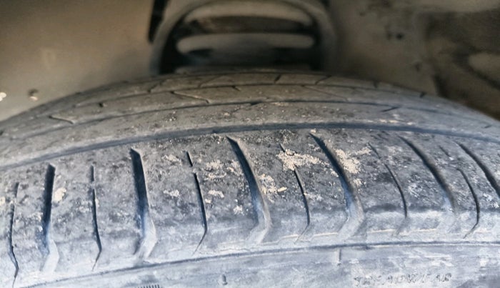 2017 Toyota Innova Crysta 2.8 GX AT 7 STR, Diesel, Automatic, 1,17,671 km, tyre