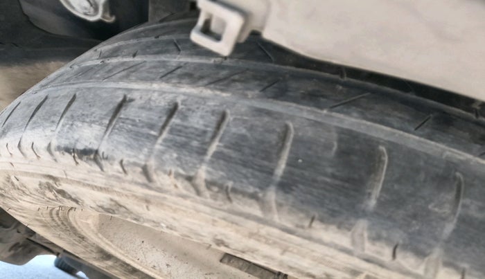 2017 Toyota Innova Crysta 2.8 GX AT 7 STR, Diesel, Automatic, 1,17,671 km, tyre