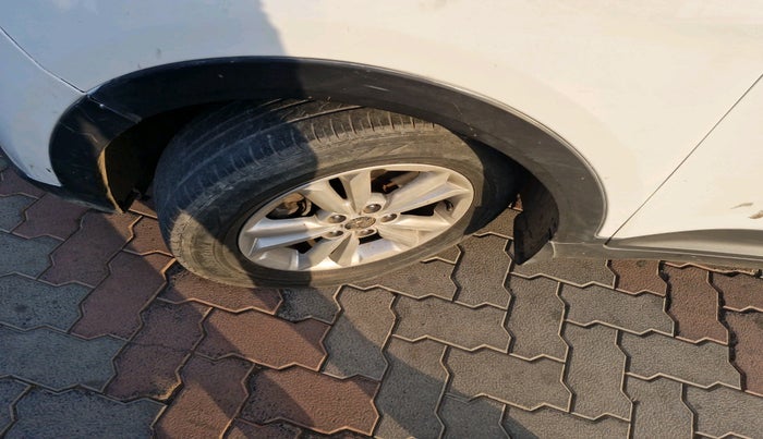 2015 Hyundai Creta SX 1.6 DIESEL, Diesel, Manual, 10,25,000 km, tyre