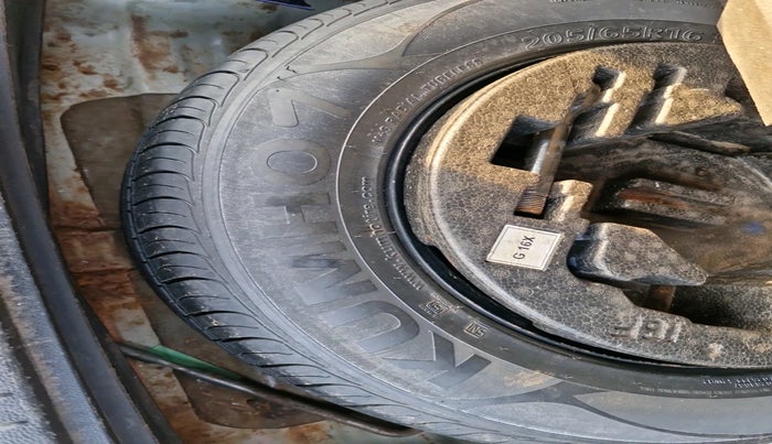 2015 Hyundai Creta SX 1.6 DIESEL, Diesel, Manual, 10,25,000 km, tyre