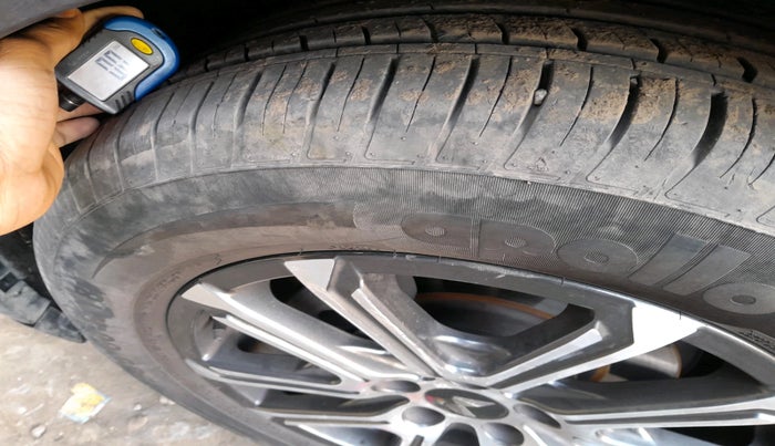 2021 Mahindra XUV700 AX 7 P AT 7 STR, Petrol, Automatic, 1,11,228 km, tyre