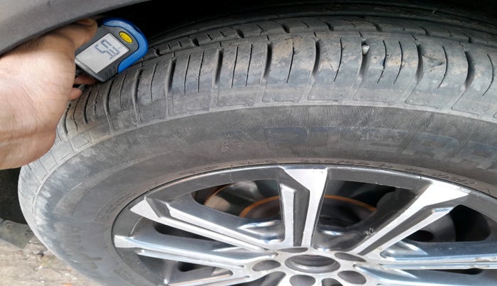 2021 Mahindra XUV700 AX 7 P AT 7 STR, Petrol, Automatic, 1,11,228 km, tyre