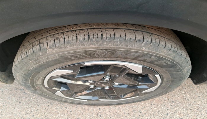 2025 KIA Carens Clavis HTK Plus 1.5 Diesel MT, Diesel, Manual, 8,641 km, tyre