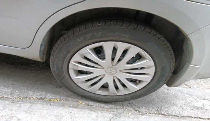 2013 Maruti Ertiga VXI ABS, Petrol, Manual, 59,591 km, tyre