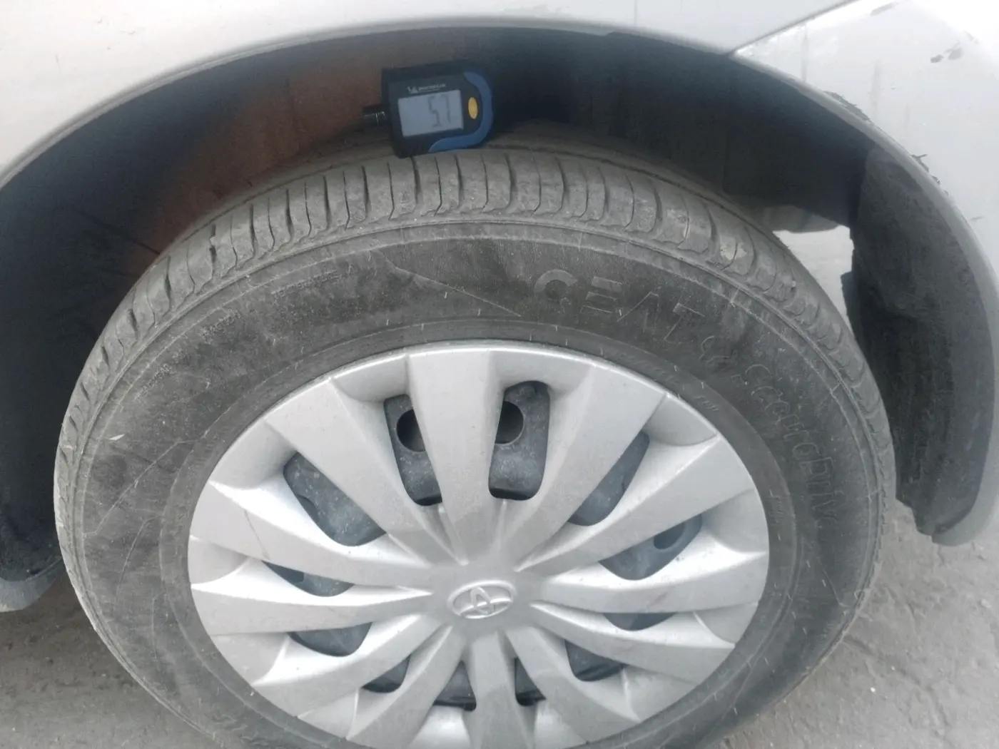 2015 Toyota Etios G, Petrol, Manual, 46,678 km, tyre