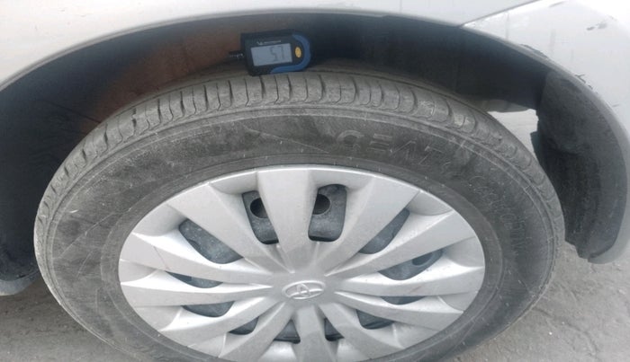 2015 Toyota Etios G, Petrol, Manual, 46,678 km, tyre