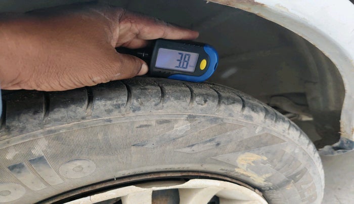 2005 Maruti Esteem LXI, Petrol, Manual, 35,814 km, tyre