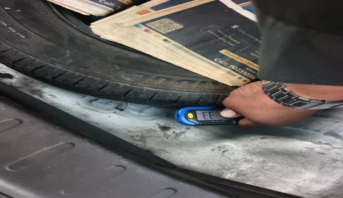 2017 Maruti Alto 800 LXI, Petrol, Manual, 1,02,040 km, tyre