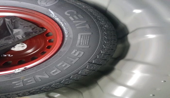 2023 Renault Kiger RXZ AMT, Petrol, Automatic, 24,746 km, tyre