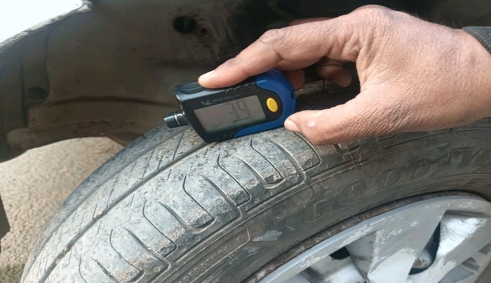 2013 Maruti Wagon R 1.0 LXI CNG, Petrol, Manual, 88,570 km, tyre