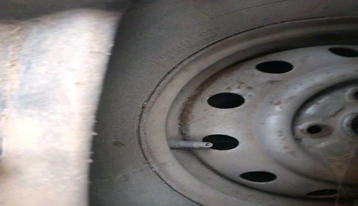 2013 Maruti Wagon R 1.0 LXI CNG, Petrol, Manual, 88,570 km, tyre