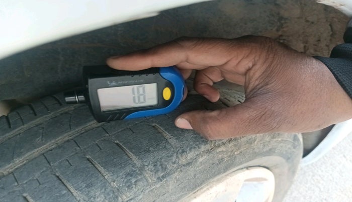 2013 Maruti Wagon R 1.0 LXI CNG, Petrol, Manual, 88,570 km, tyre