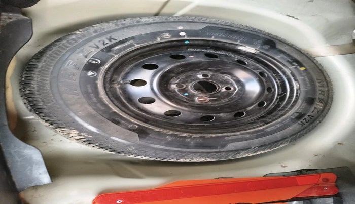 2013 Maruti Swift Dzire VXI, Petrol, Manual, 32,400 km, tyre