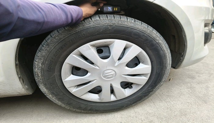 2013 Maruti Swift Dzire VXI, Petrol, Manual, 32,400 km, tyre