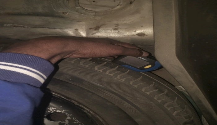 2015 Maruti Swift VDI, Diesel, Manual, 89,676 km, tyre