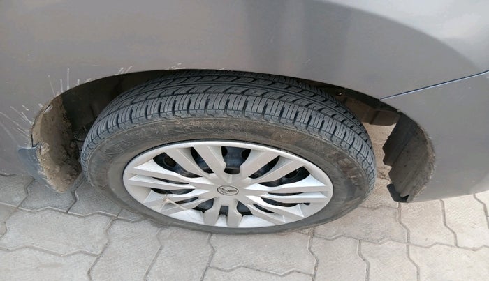 2015 Maruti Wagon R 1.0 VXI, Petrol, Manual, 66,296 km, tyre