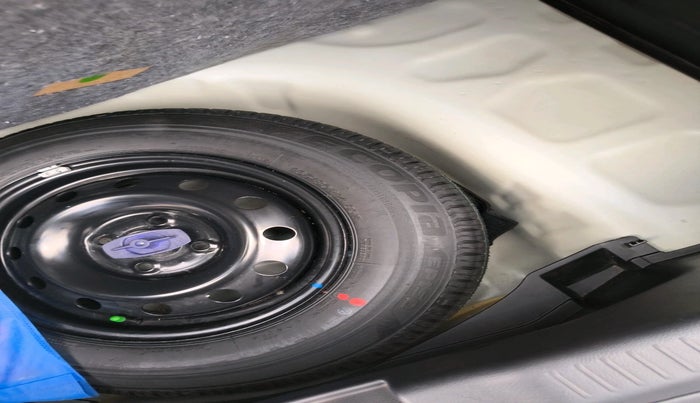 2023 Maruti Swift VXI AMT, Petrol, Automatic, 9,873 km, tyre