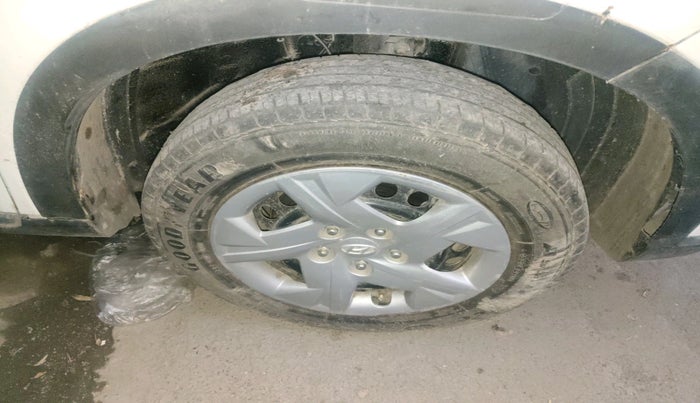 2022 Hyundai VENUE S 1.2, Petrol, Manual, 38,662 km, tyre