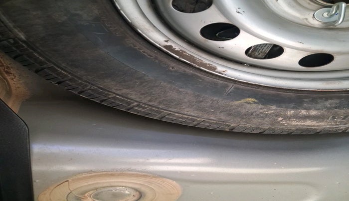 2017 Maruti Swift LXI (O), Petrol, Manual, 46,406 km, tyre