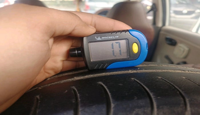 2011 Hyundai i10 ERA 1.1, Petrol, Manual, 1,15,906 km, tyre