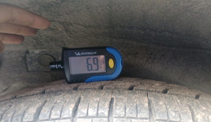 2011 Hyundai i10 ERA 1.1, Petrol, Manual, 1,15,906 km, tyre