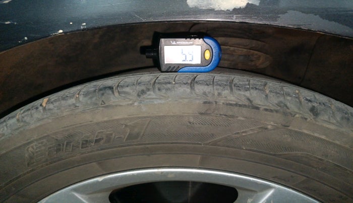 2011 Volkswagen Passat 2.0 PD DSG, Diesel, Automatic, 1,70,935 km, tyre