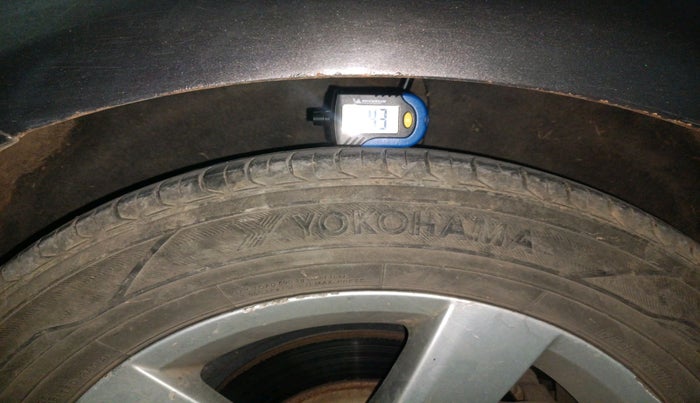 2011 Volkswagen Passat 2.0 PD DSG, Diesel, Automatic, 1,70,935 km, tyre