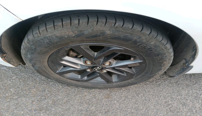 2021 Hyundai GRAND I10 NIOS SPORTZ 1.2 KAPPA VTVT CNG, Petrol, Manual, 56,208 km, tyre