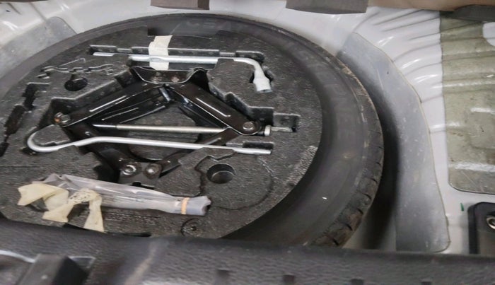 2025 Mahindra XUV 3XO AX7 1.5 Turbo Diesel, Diesel, Manual, 27,487 km, tyre