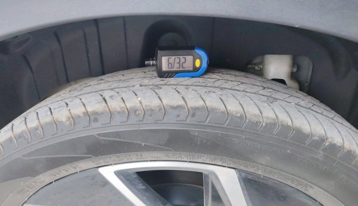 2025 Mahindra XUV 3XO AX7 1.5 Turbo Diesel, Diesel, Manual, 27,487 km, tyre