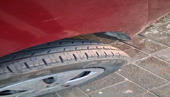 2012 Hyundai i10 MAGNA 1.2, Petrol, Manual, 1,16,504 km, tyre