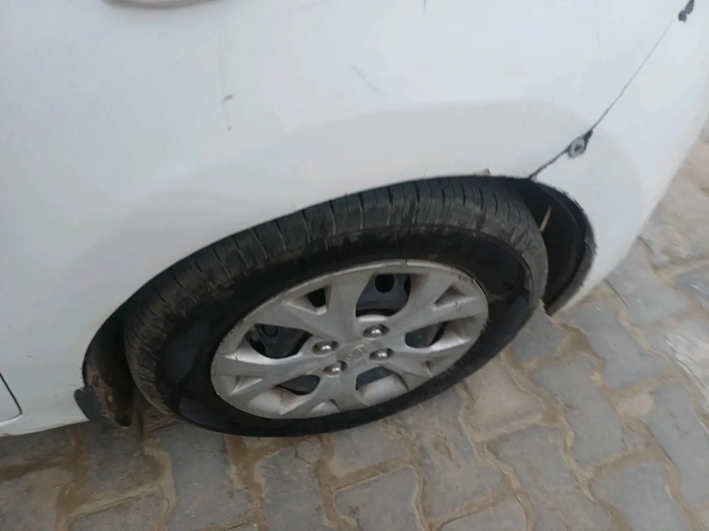 2015 Hyundai Grand i10 MAGNA 1.1 CRDI, Diesel, Manual, 1,01,648 km, tyre