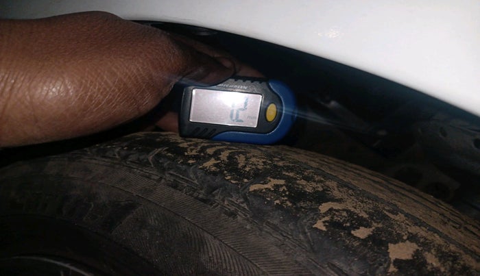 2015 Honda City 1.5L I-VTEC V MT, Petrol, Manual, 1,31,581 km, tyre